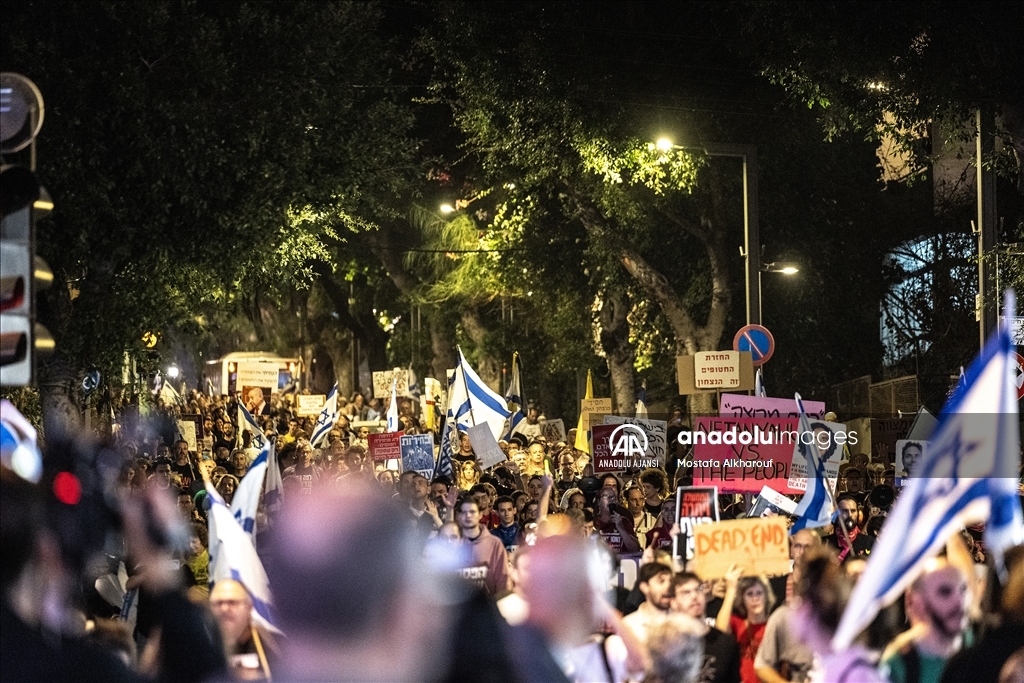 Gazze’de ateşkes ve saldırıların durması için Tel Aviv’de gösteri düzenlendi