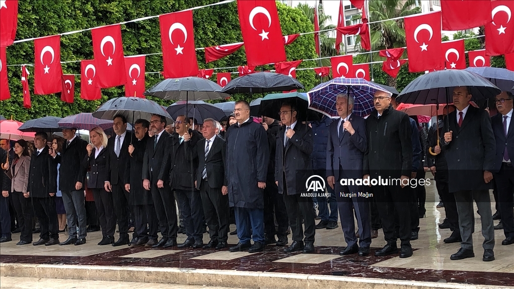 Adana'da 24 Kasım Öğretmenler Günü kutlandı