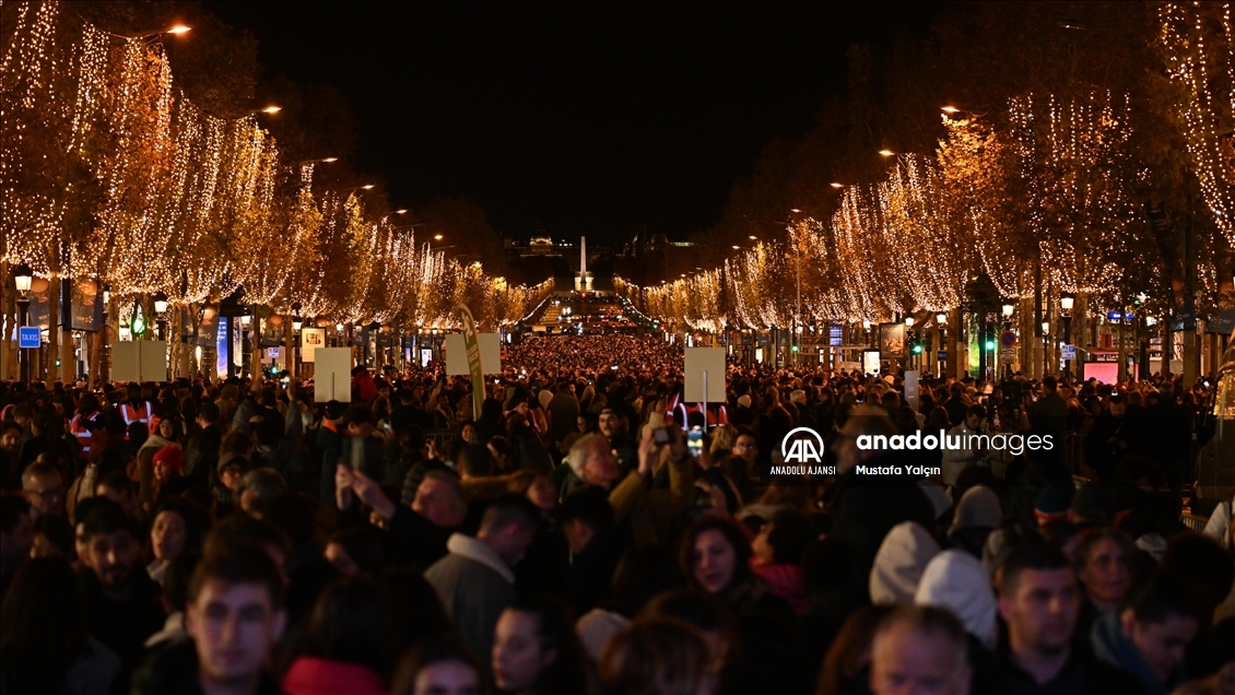 Paris'te Noel hazırlıkları