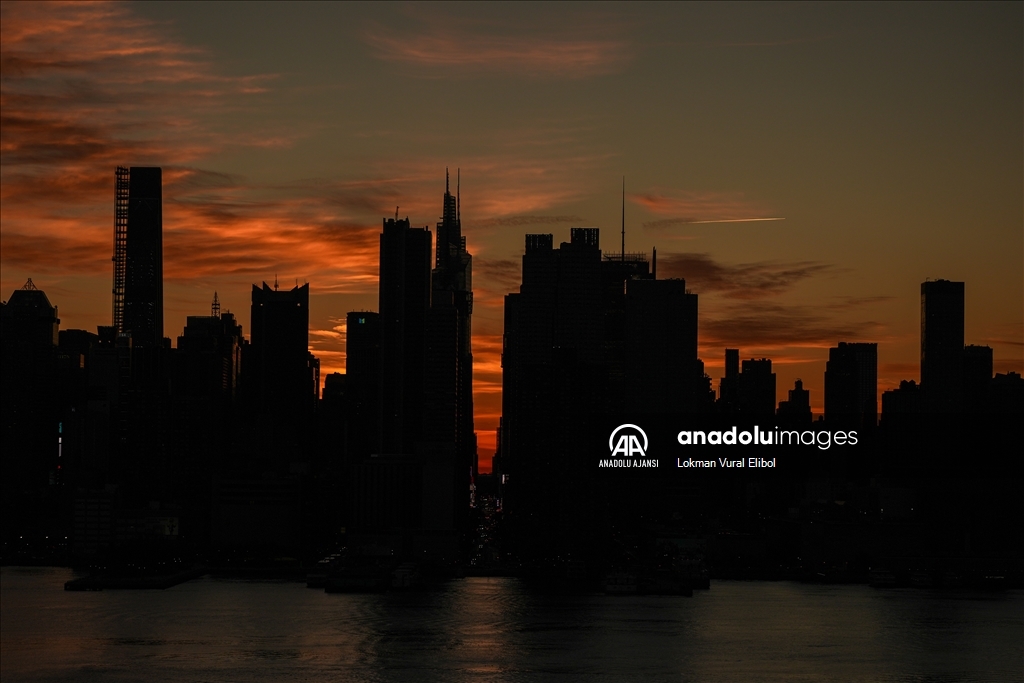 New York'ta gün doğumu 'Reverse Manhattanhenge'