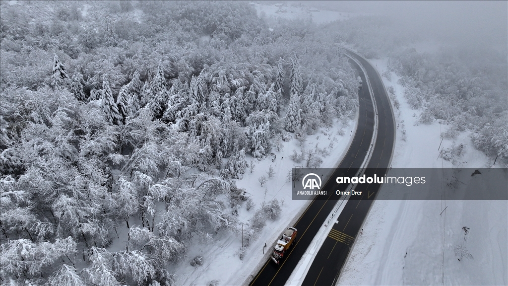 Bolu Dağı'nda kar yağışının ardından oluşan manzara havadan görüntülendi