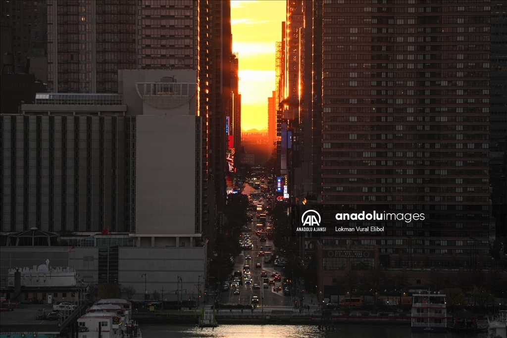 New York'ta gün doğumu 'Reverse Manhattanhenge'