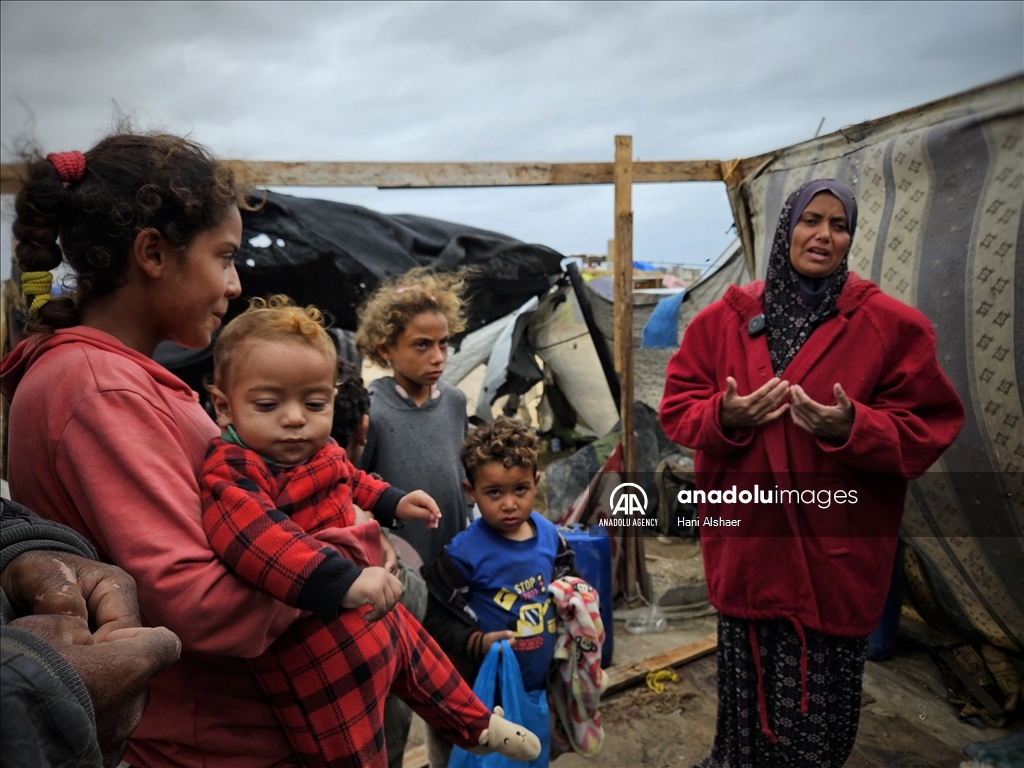 Obilne kiše i hladnoća dodatno otežavaju preživljavanje raseljenih Palestinaca u Pojasu Gaze 