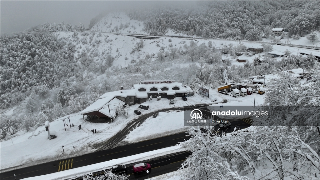 Bolu Dağı'nda kar yağışının ardından oluşan manzara havadan görüntülendi