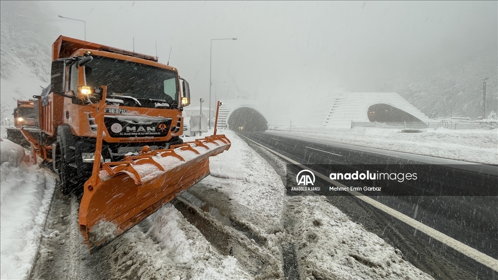 Bolu Dağı'nda kar yağışı etkili oldu