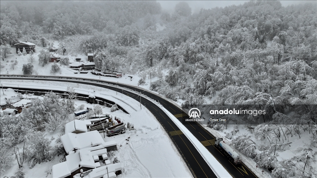 Bolu Dağı'nda kar yağışının ardından oluşan manzara havadan görüntülendi