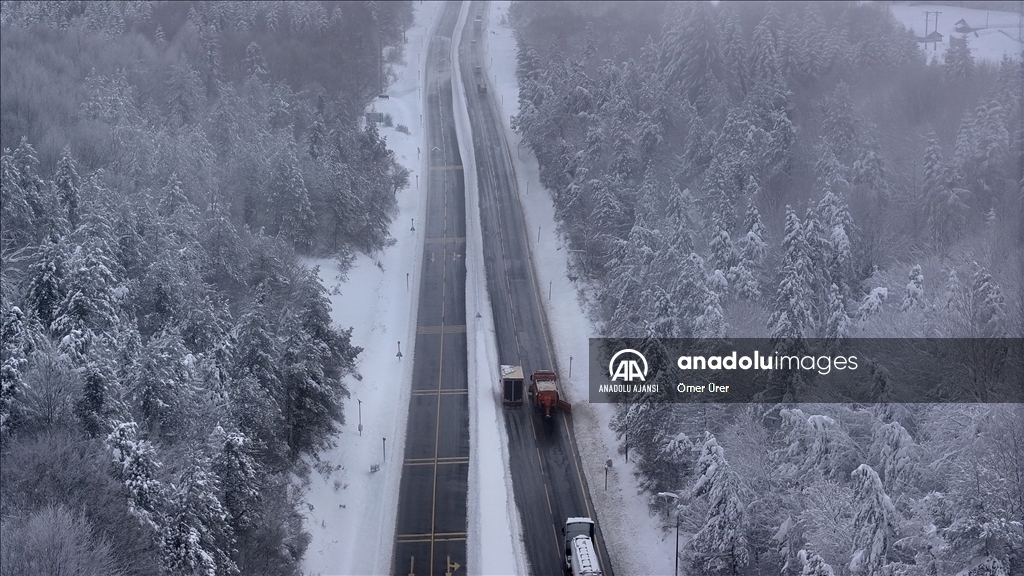 Bolu Dağı'nda kar yağışının ardından oluşan manzara havadan görüntülendi