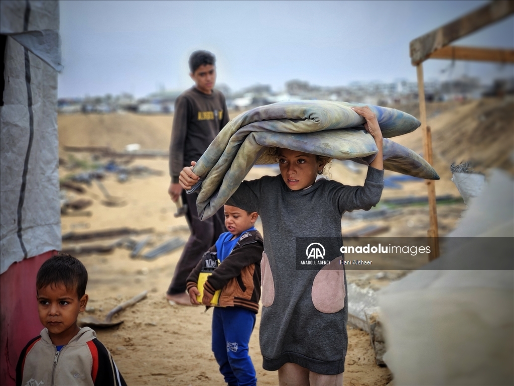 Obilne kiše i hladnoća dodatno otežavaju preživljavanje raseljenih Palestinaca u Pojasu Gaze 