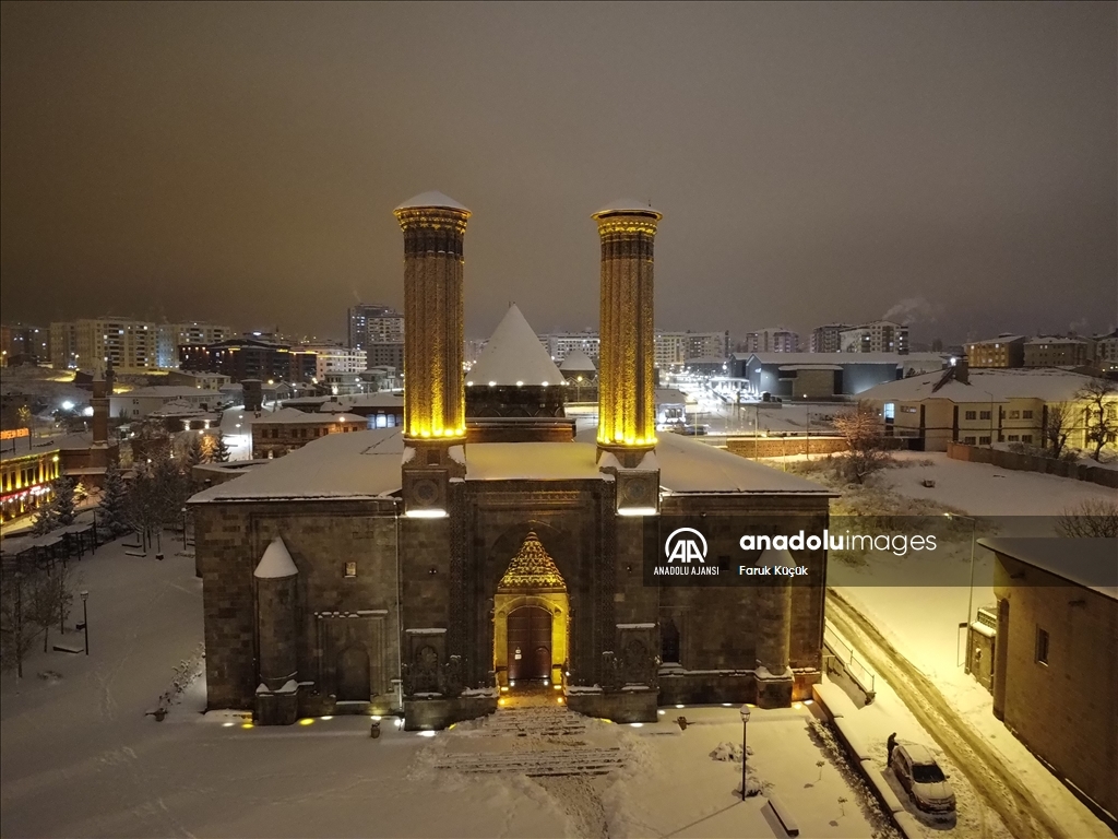 Erzurum'da kar yağışı