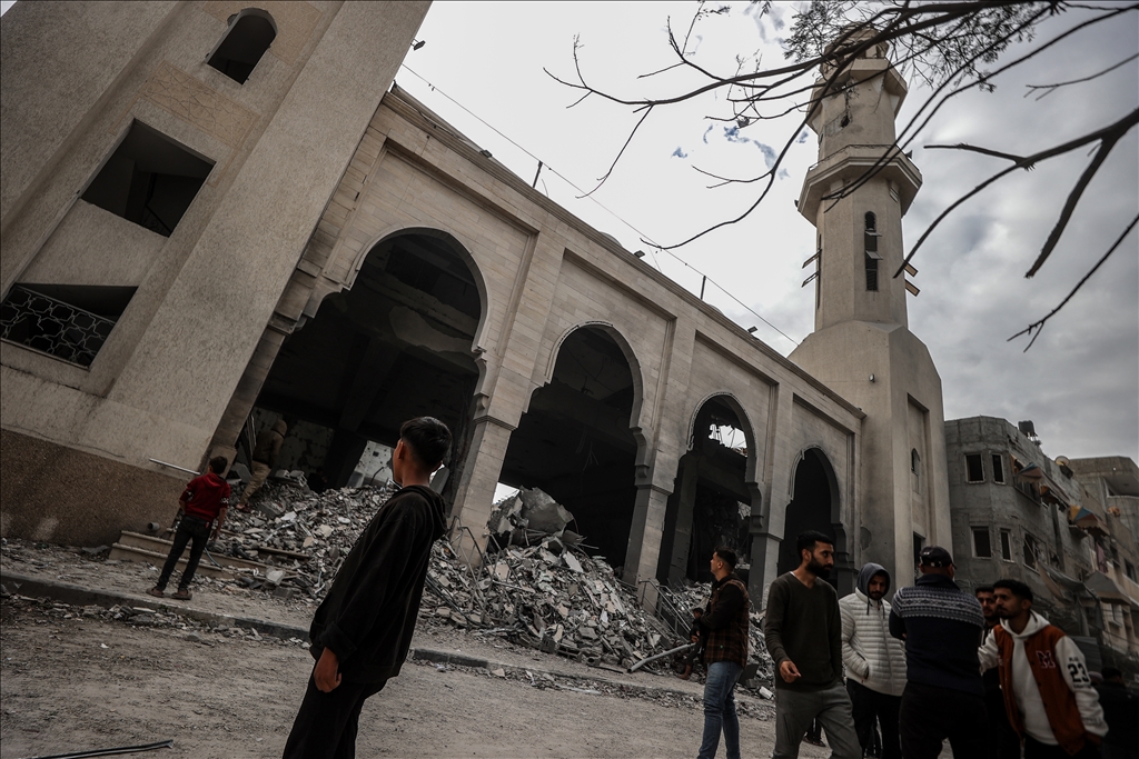 İsrail ordusu, Nuseyrat Kampı'ndaki El Kassam Camisi'ne hava saldırısı düzenledi