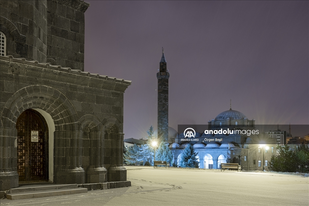 Kars kar yağışıyla beyaza büründü