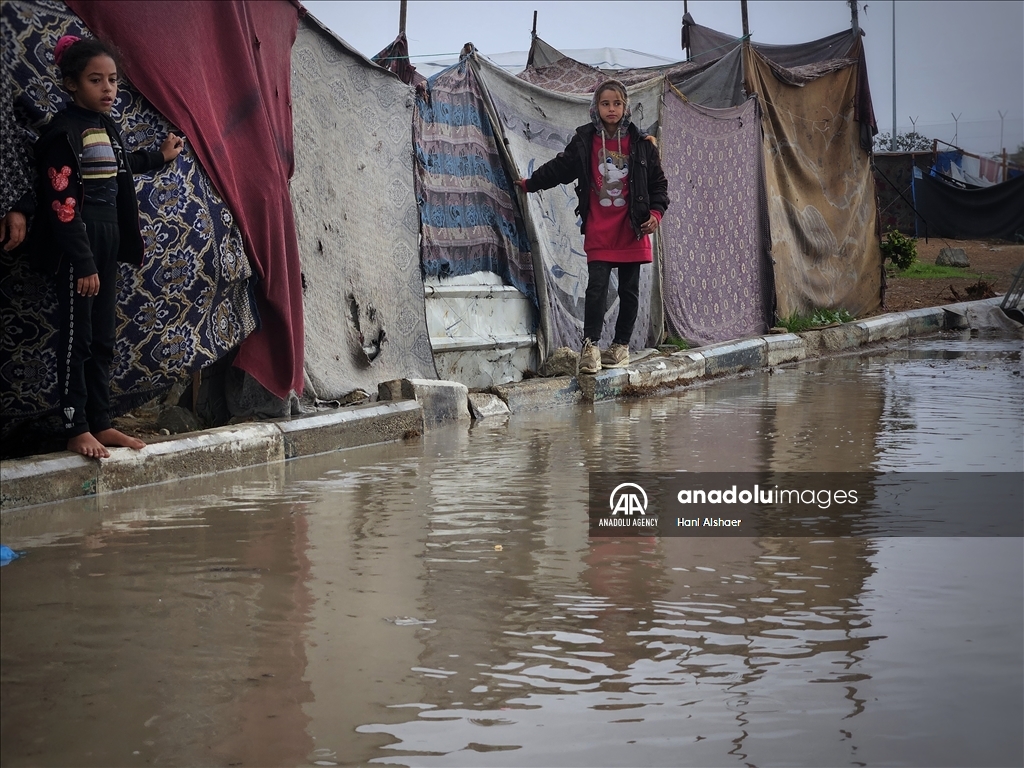 Palestinians living in tents due to Israeli attacks struggle with the cold weather