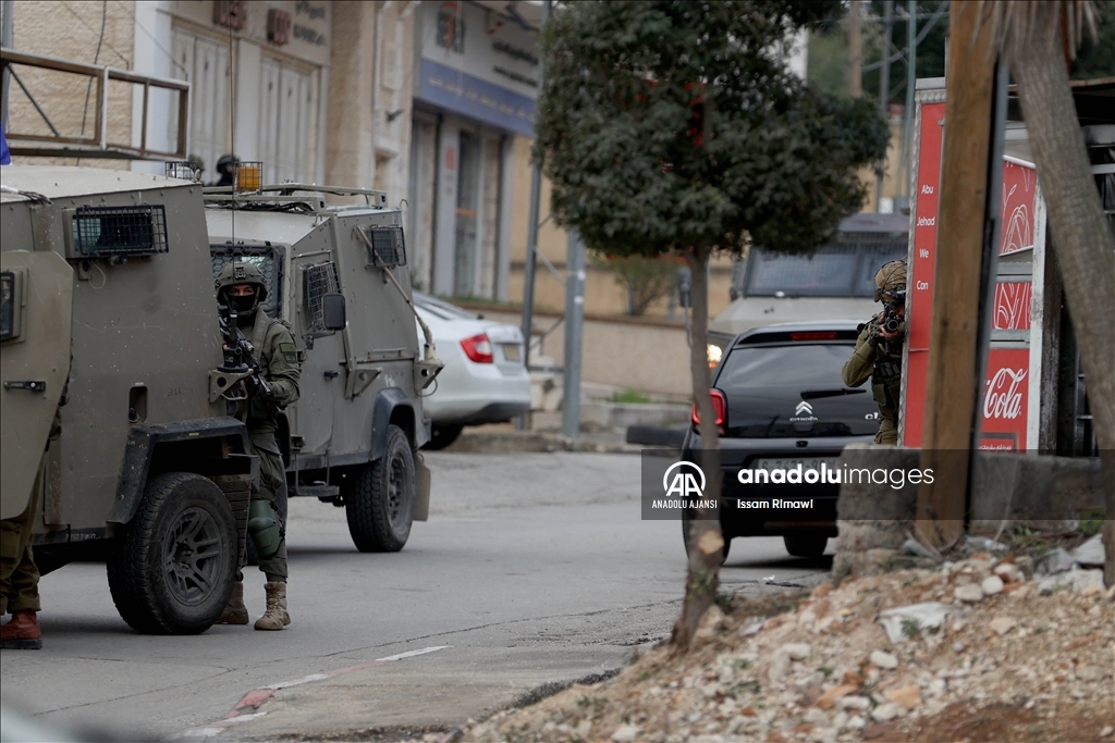 İsrail ordusu, Batı Şeria’daki E-Bireh kentine baskın düzenledi