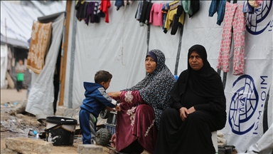 İsrail'in çadırlarda yaşamaya mahkum ettiği Filistinliler, yağmur ve soğuk havayla mücadele ediyor