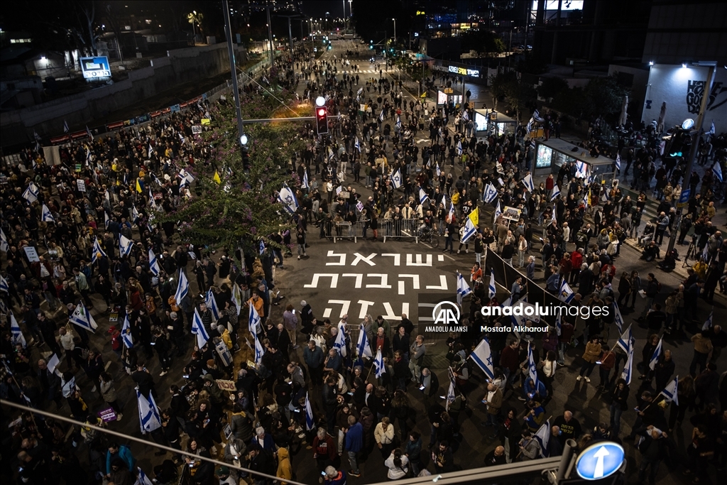 Gazze’de ateşkes ve esir takası talebiyle Tel Aviv’de gösteri düzenlendi