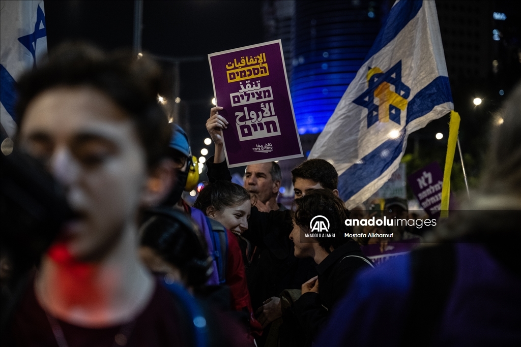 Gazze’de ateşkes ve esir takası talebiyle Tel Aviv’de gösteri düzenlendi