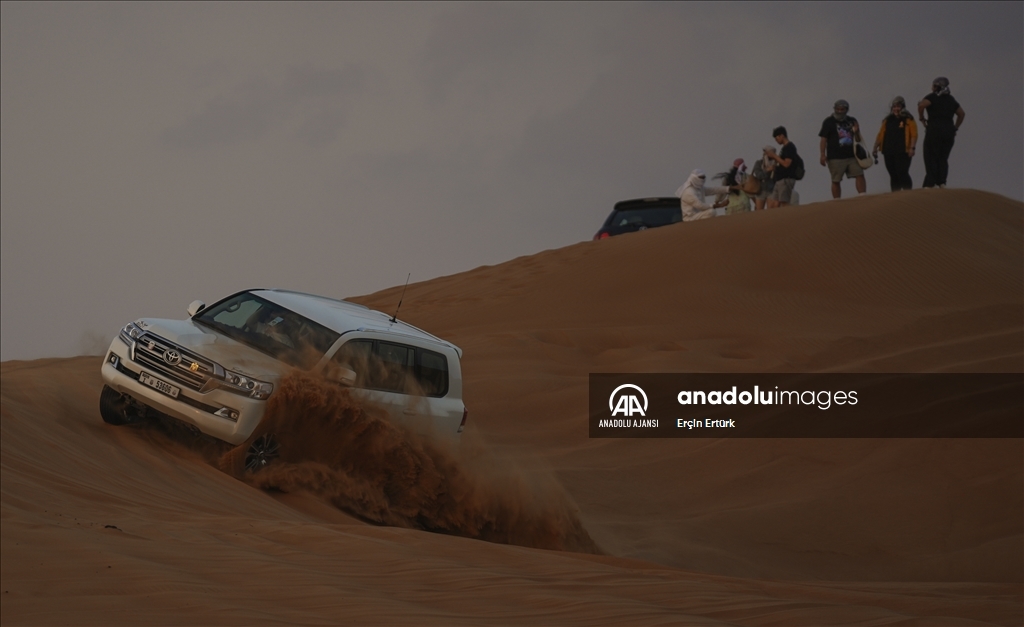 Dubai çöl safarisiyle kum tepelerinde heyecanlı yolculuk