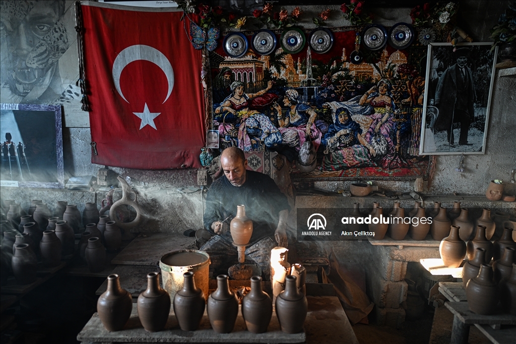 Cappadocia's 30-year pottery master continue his profession in Nevsehir