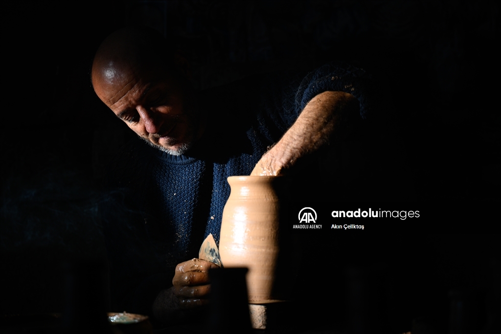 Cappadocia's 30-year pottery master continue his profession in Nevsehir