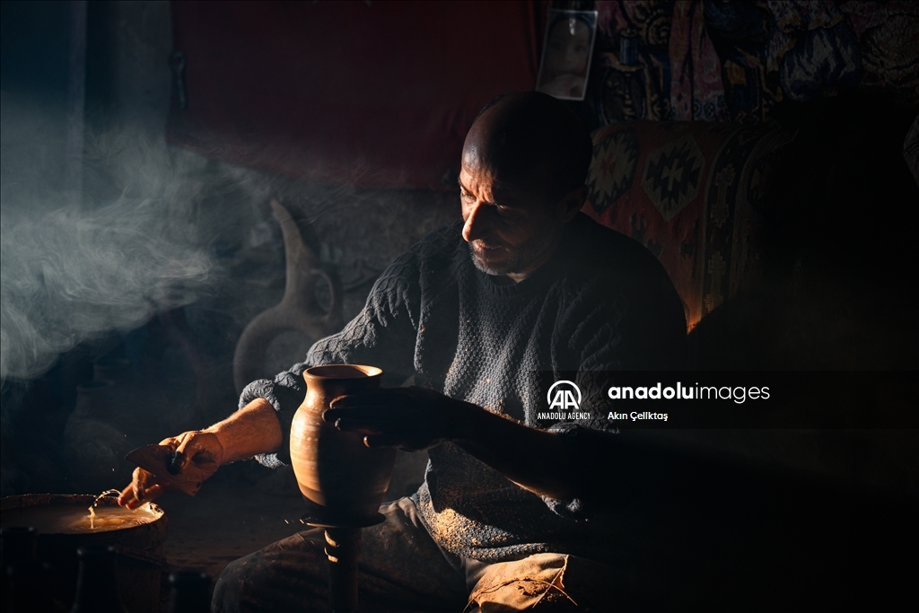 Cappadocia's 30-year pottery master continue his profession in Nevsehir