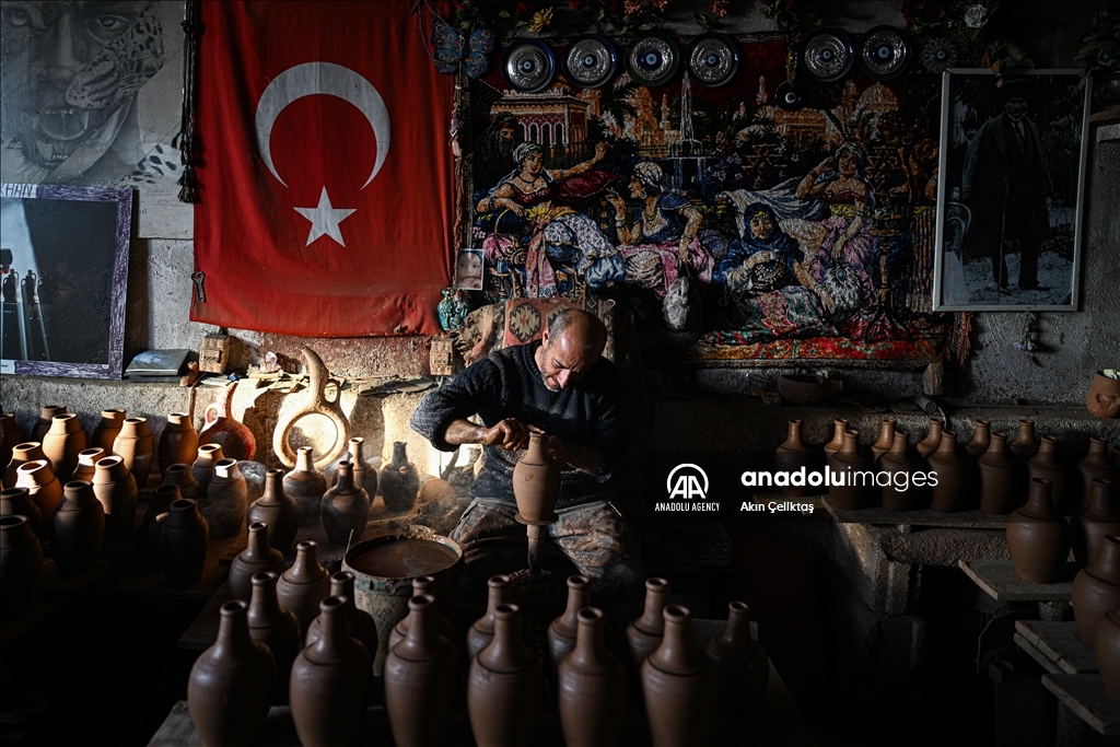 Cappadocia's 30-year pottery master continue his profession in Nevsehir