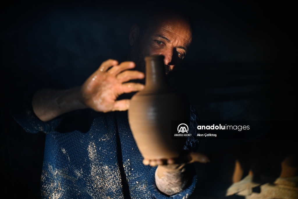 Cappadocia's 30-year pottery master continue his profession in Nevsehir
