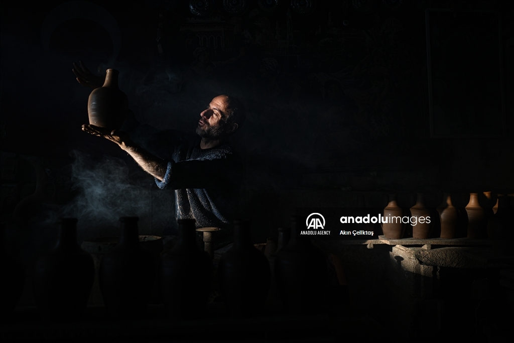 Cappadocia's 30-year pottery master continue his profession in Nevsehir