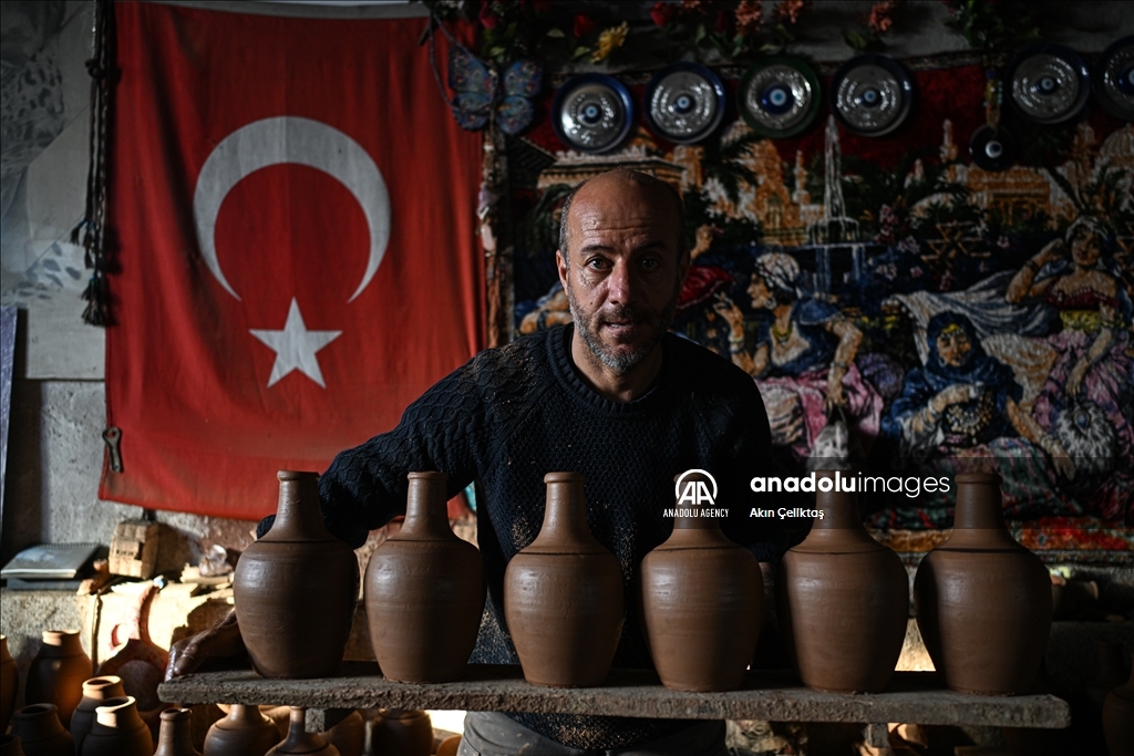 Cappadocia's 30-year pottery master continue his profession in Nevsehir