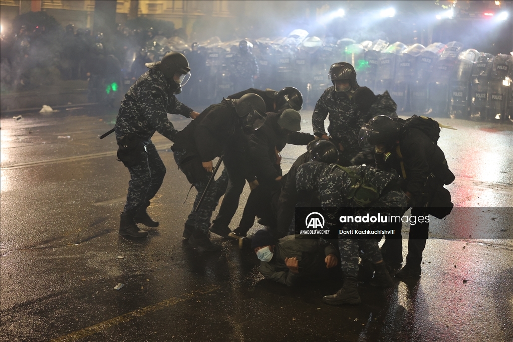 В Грузии продолжаются протесты против приостановки переговоров с ЕС