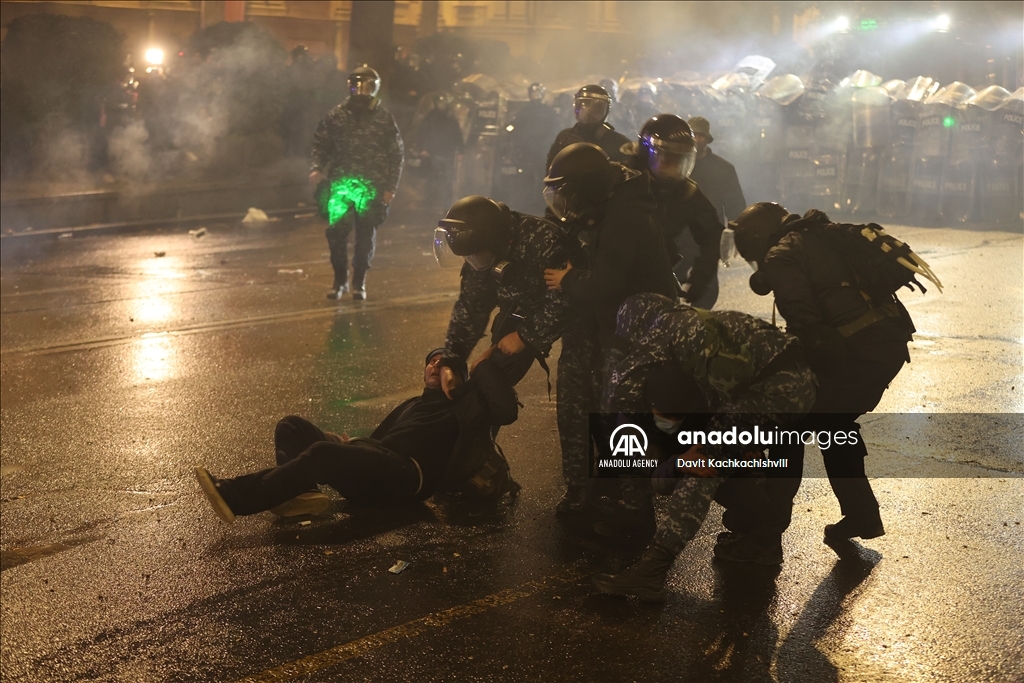 В Грузии продолжаются протесты против приостановки переговоров с ЕС