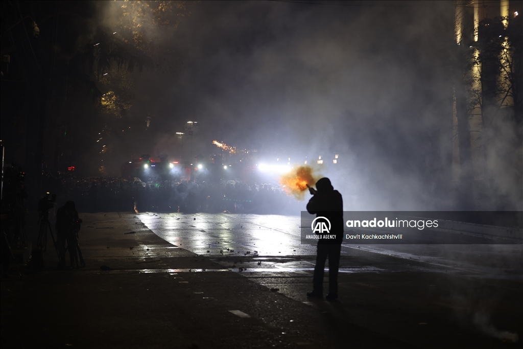 В Грузии продолжаются протесты против приостановки переговоров с ЕС