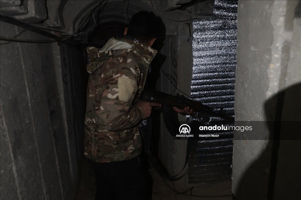 Suriyeli muhalifler, teröristlerin Tel Rıfat'taki 10 kilometrelik tünel şebekesini tarıyor