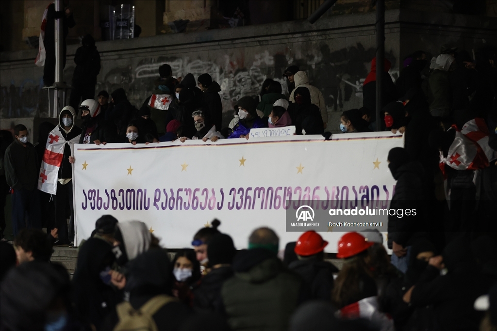 В Грузии продолжаются протесты против приостановки переговоров с ЕС