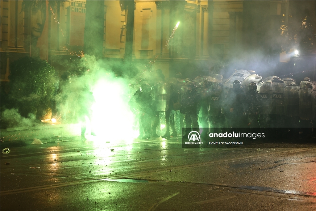 В Грузии продолжаются протесты против приостановки переговоров с ЕС