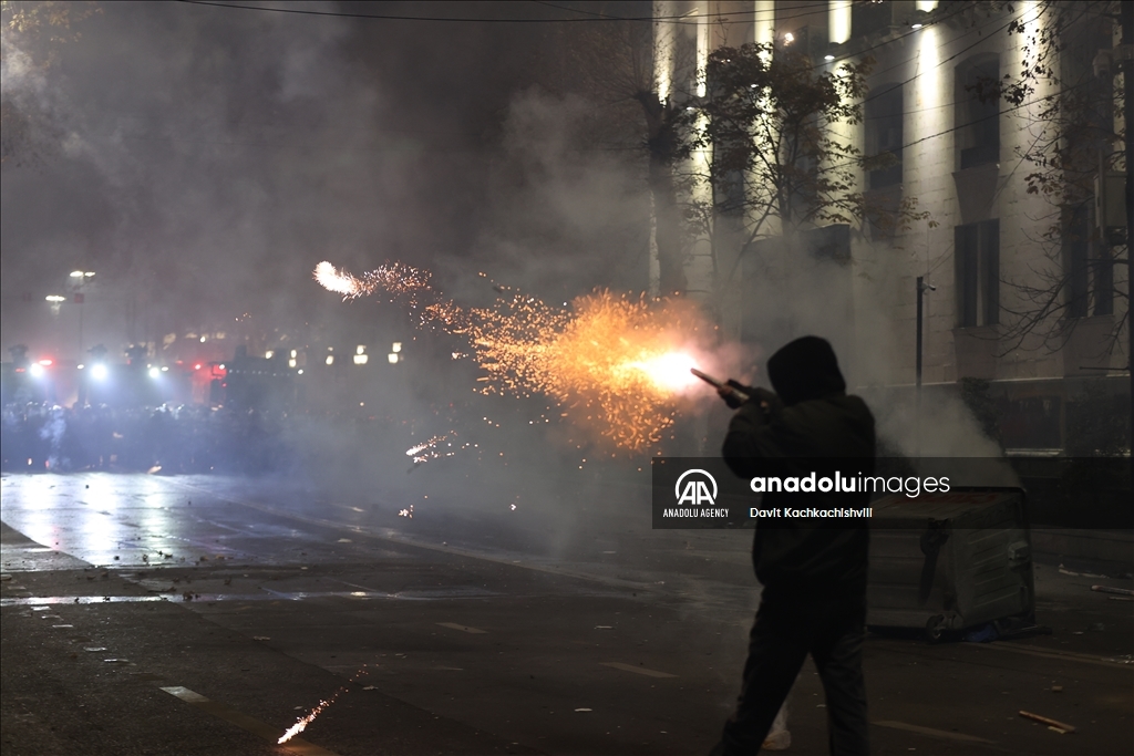 В Грузии продолжаются протесты против приостановки переговоров с ЕС