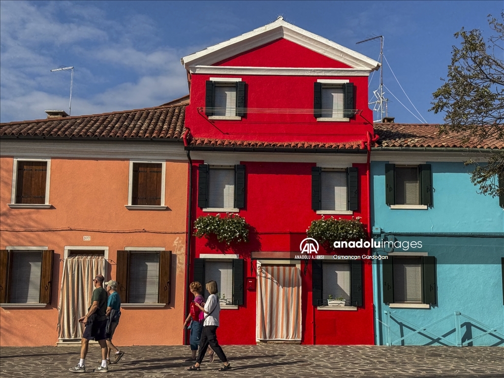 Venedik'in Murano Adası, tarihi ve renkli yapılarıyla ilgi çekiyor