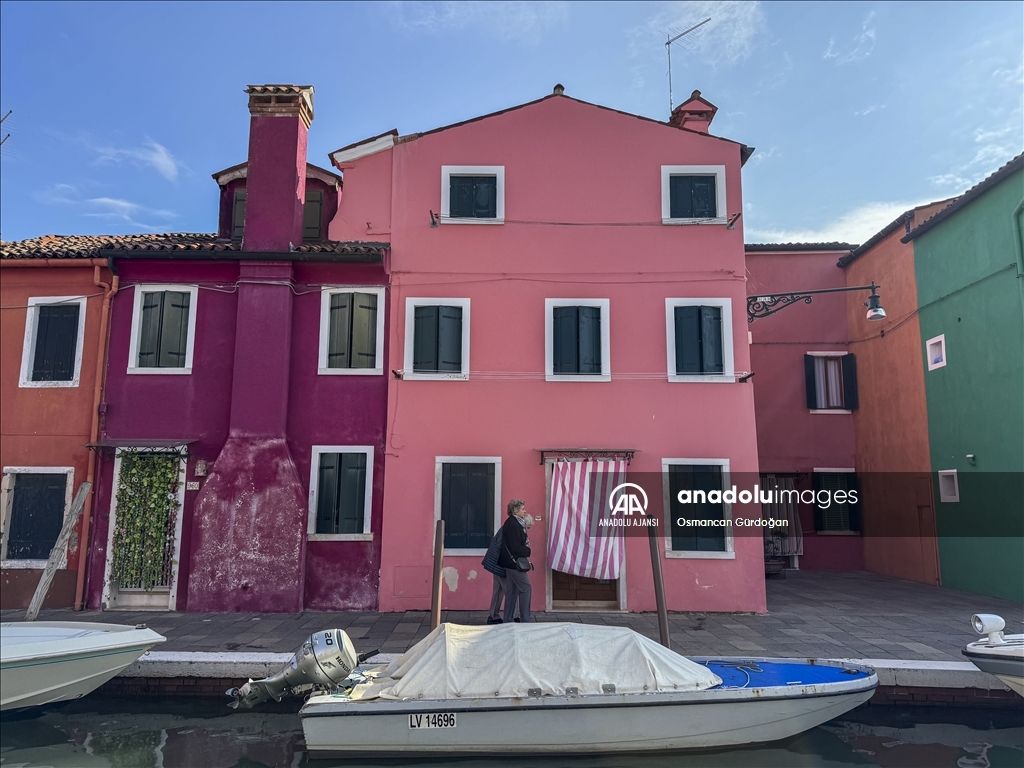 Venedik'in Murano Adası, tarihi ve renkli yapılarıyla ilgi çekiyor