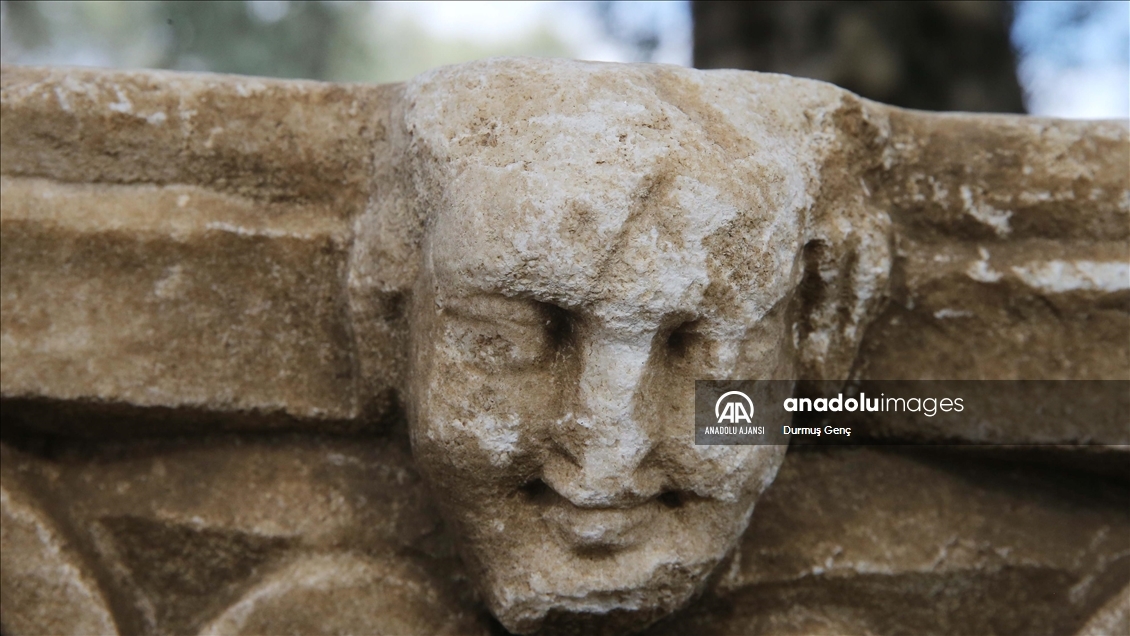Lagina Hekate Kutsal Alanı'nda Hekate'nin meşalesi ve figürlü başlık bulundu
