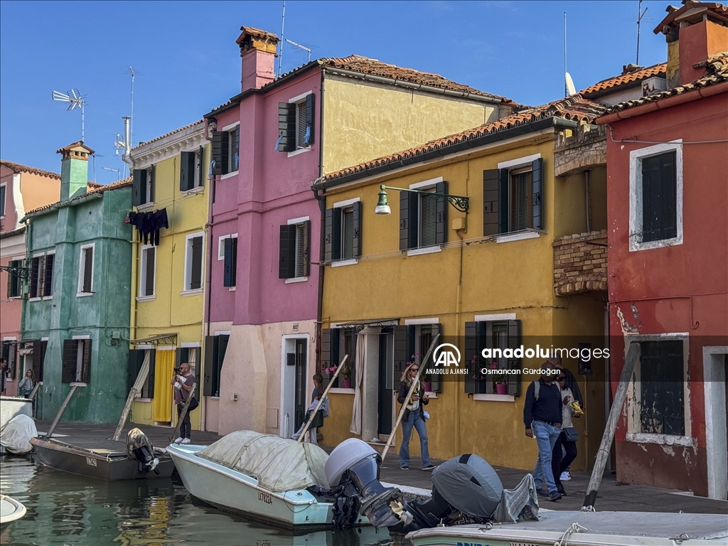 Venedik'in Murano Adası, tarihi ve renkli yapılarıyla ilgi çekiyor