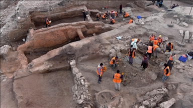 Kütahya'daki höyük kazısında 4 bin 400 yıllık silindir mühür bulundu