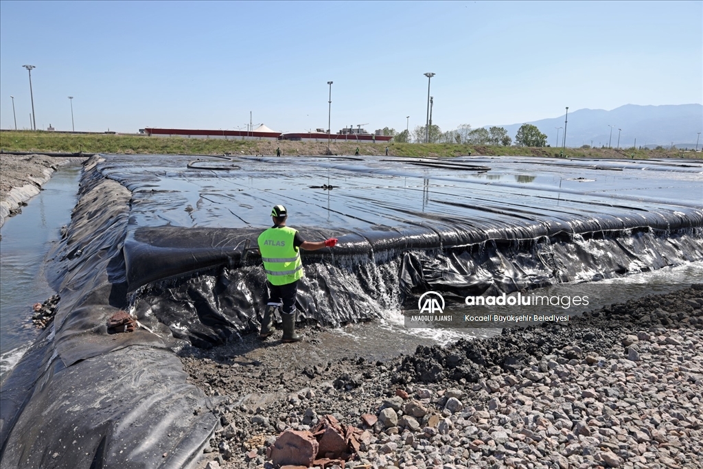 İzmit Körfezi'nden 1,5 yılda 66 bin kamyon dip çamuru çıkarıldı