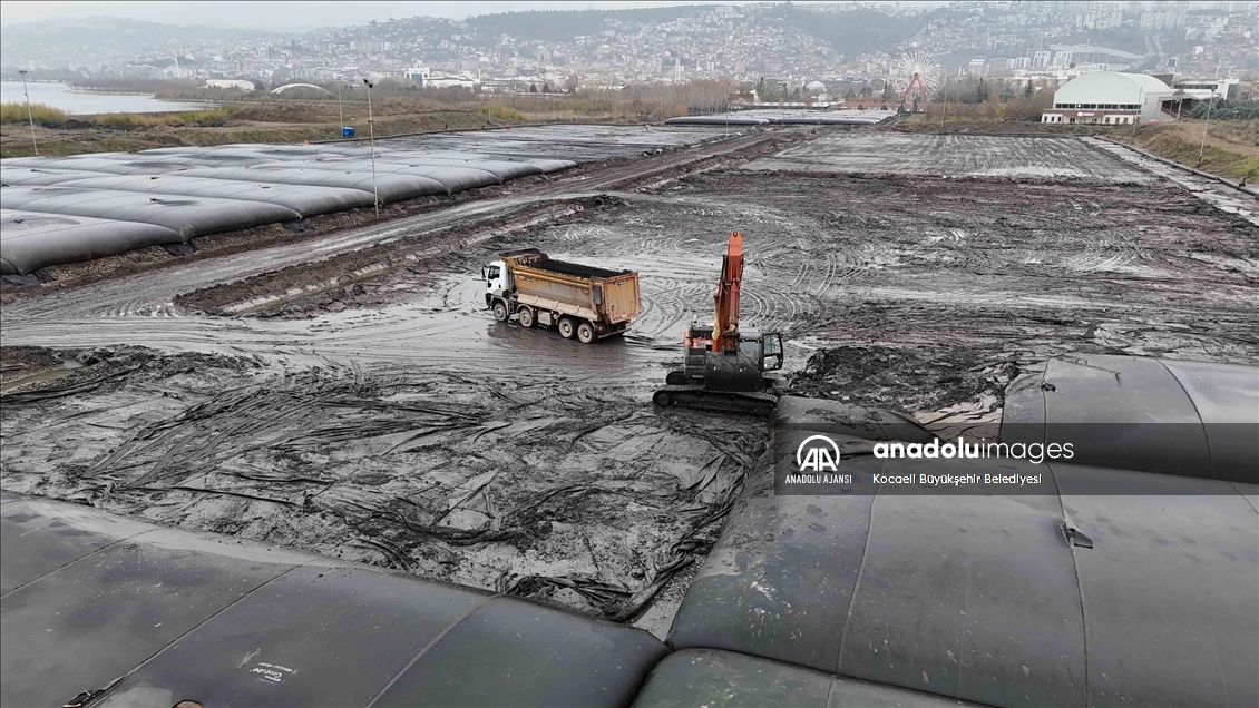 İzmit Körfezi'nden 1,5 yılda 66 bin kamyon dip çamuru çıkarıldı