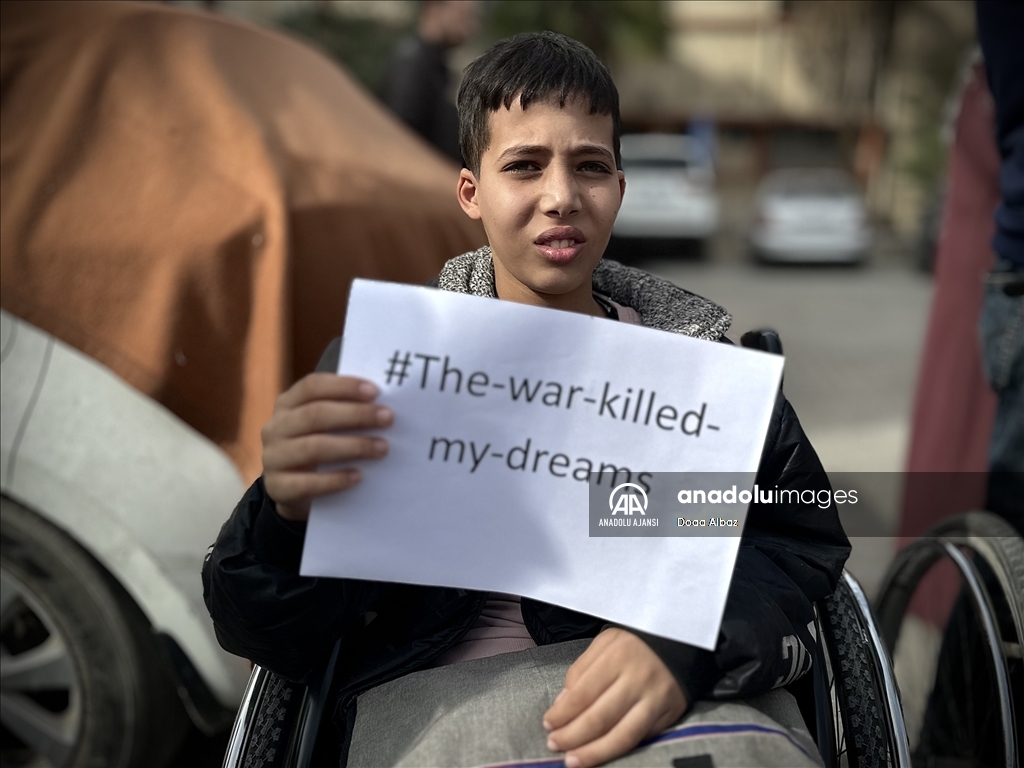 İsrail'in Gazze'ye yönelik saldırılarında uzuvlarını kaybeden Filistinli çocuklar gösteri düzenledi