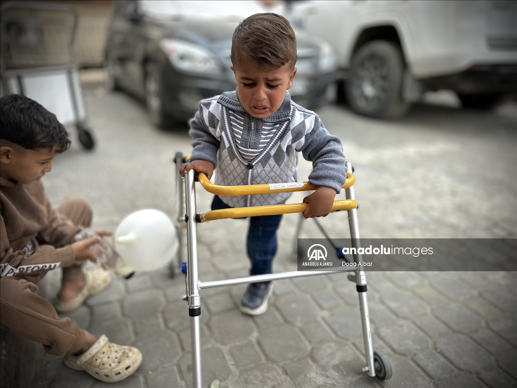 İsrail'in Gazze'ye yönelik saldırılarında uzuvlarını kaybeden Filistinli çocuklar gösteri düzenledi