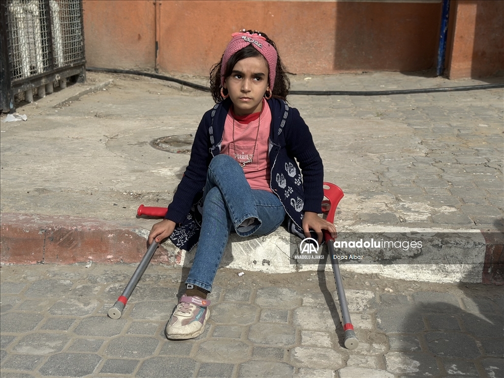 İsrail'in Gazze'ye yönelik saldırılarında uzuvlarını kaybeden Filistinli çocuklar gösteri düzenledi