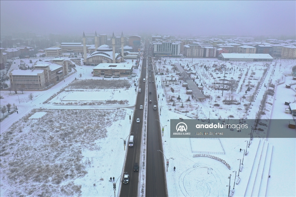 Ağrı'da kar yağışı etkili oldu