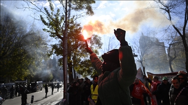 İspanya'da balıkçılar avlanma dönemini kısıtlamak isteyen AB'ye karşı ayaklandı