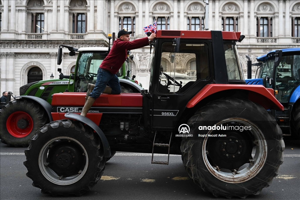 İngiliz çiftçiler Londra'da protesto düzenledi