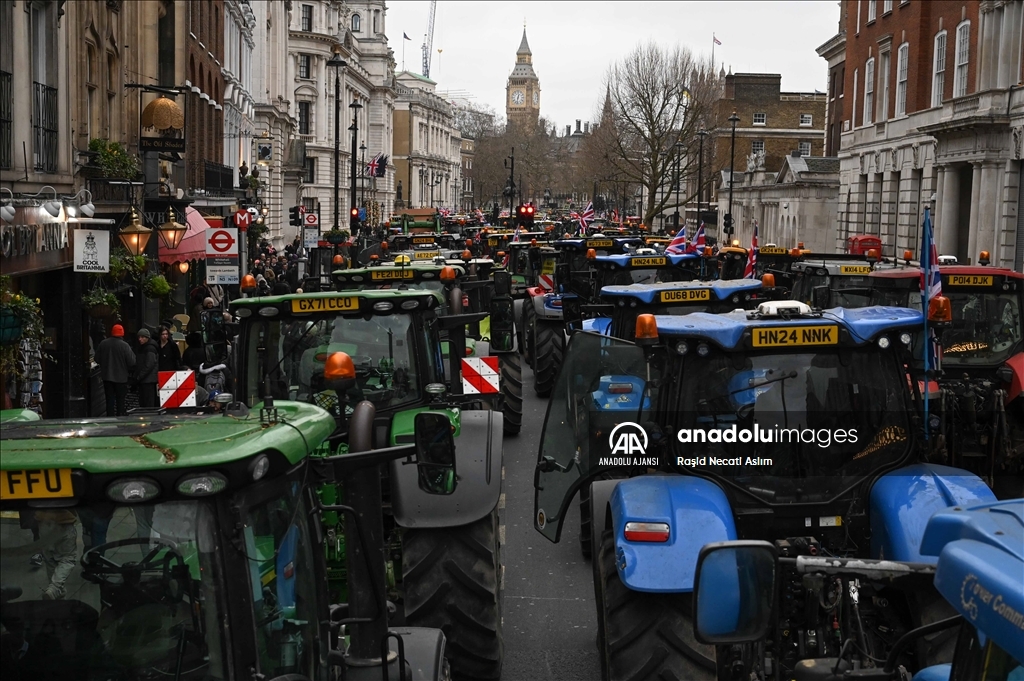 İngiliz çiftçiler Londra'da protesto düzenledi
