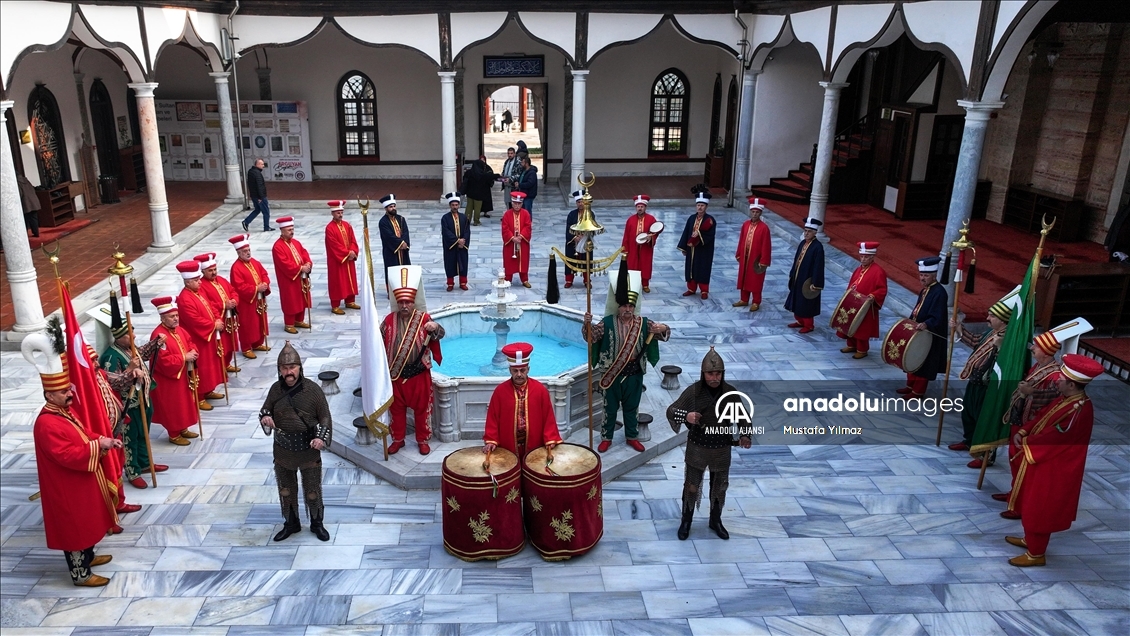 Osmanlı payitahtı Bursa'nın mehter takımı dört kıtada gönülleri fethediyor